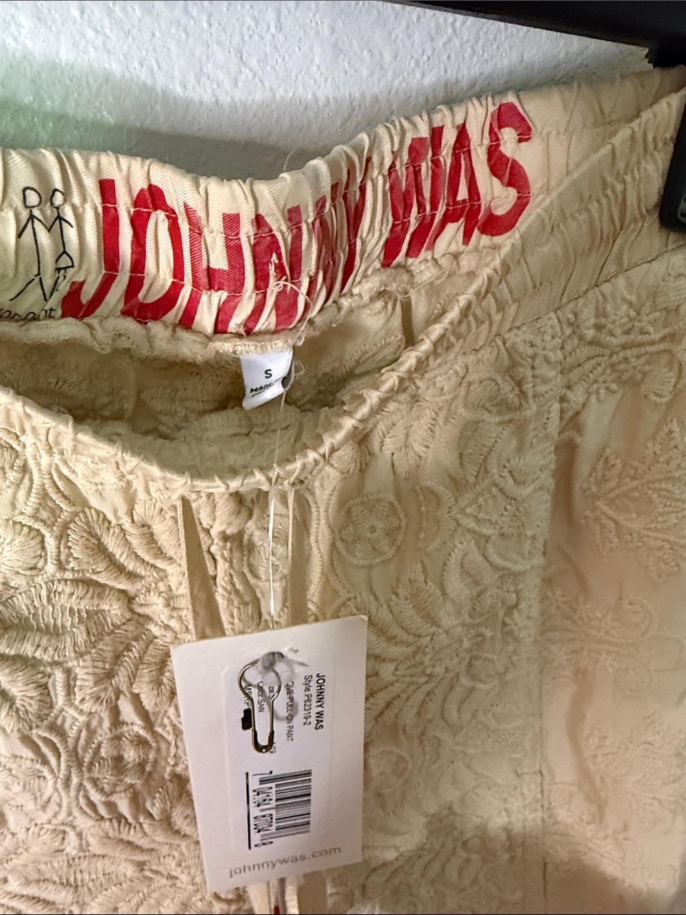 Johnny Was Love Pull In Cream Embroidered Cargo Joggers - Picture 2 of 4